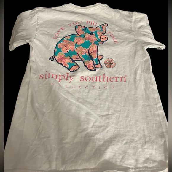 Simply Southern Tops - Simply Southern Women’s t-shirt in size small. “I love you Pig time”